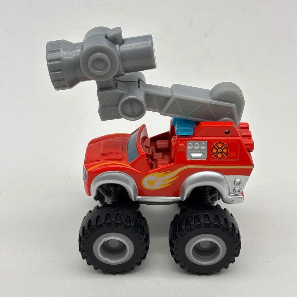 Blaze and the Monster Machines Fire Truck with Hose 3